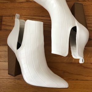 Croc white ankle boots with side slit, size 7